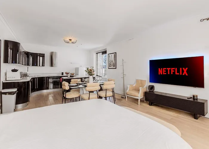 Apartment For 6 Saint-honore