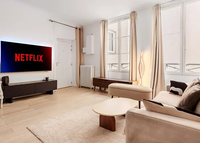 For 6 Saint-honore * Paris