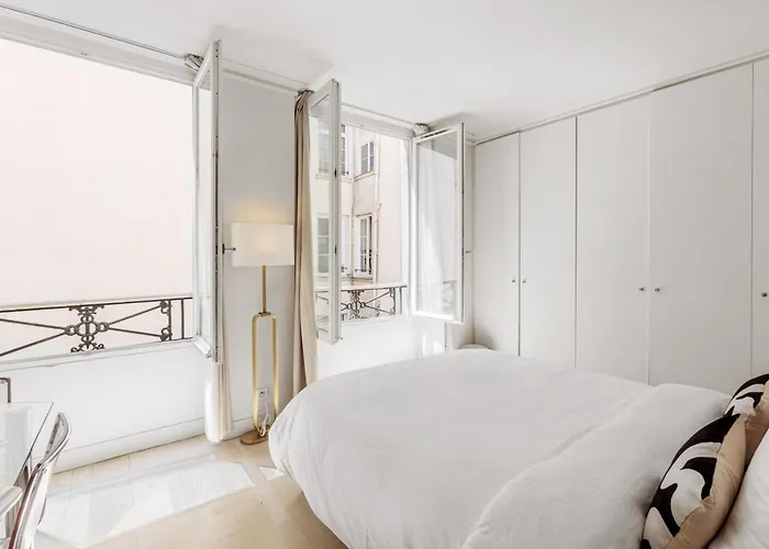 Apartament For 6 Saint-honore Paryż