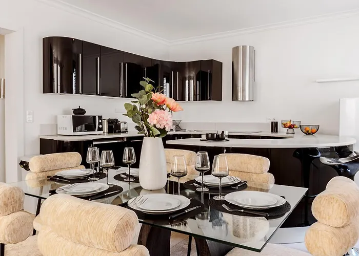 Apartament For 6 Saint-honore Paryż